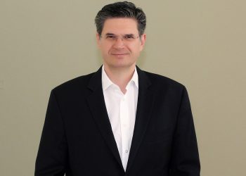 ΔΙΟΝΥΣΗΣ ΚΑΛΑΜΑΤΙΑΝΟΣ: “Η αλλαγή του χρόνου περιέχει την προσμονή για ένα καλύτερο αύριο”