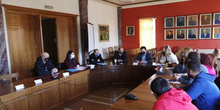 ΔΗΜΑΡΧΟΣ ΠΥΡΓΟΥ: Συνάντηση με τους γυμναστές του Προγράμματος «Άθληση για Όλους» ενόψει της έναρξης