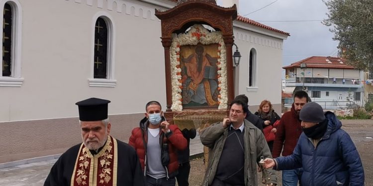H μεταφορά της εικόνος του Πολιούχου του Πύργου Αγίου Χαραλάμπους, εν μέσω κοροναϊού (φωτος)