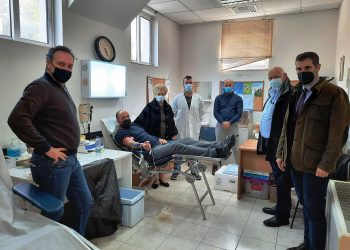 Ο Αντιπεριφερειάρχης Π.Ε Ηλείας Β.Γιαννόπουλος στην εθελοντική αιμοδοσία στα Κρέστενα