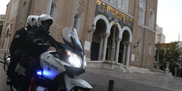 Τα διαφορετικά Θεοφάνια σε εικόνες: Με μέτρα, περιπολίες της αστυνομίας και χωρίς βουτιές για τον σταυρό (φωτος)