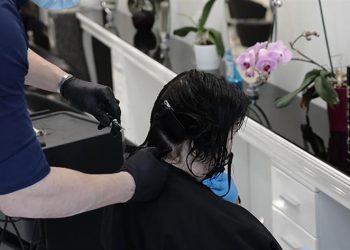 ΠΥΡΓΟΣ: Πρόστιμο 5.000 ευρώ σε κομμωτήριο λόγω παραβίασης ωραρίου