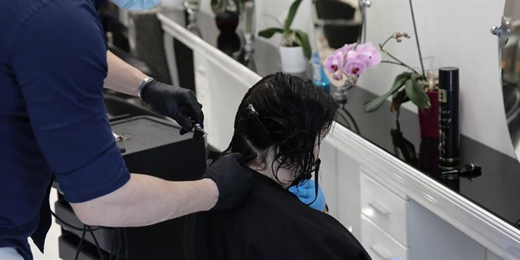 ΠΥΡΓΟΣ: Πρόστιμο 5.000 ευρώ σε κομμωτήριο λόγω παραβίασης ωραρίου