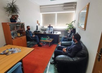 Ο Νίκος Κοροβέσης συγχαίρει τη διοίκηση στον Σύλλογο της Εστίασης
