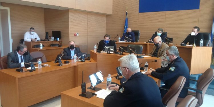 Μ. Χρυσοχοϊδης: «Βάλτε όλοι πλάτη, δεν παίζουμε με τη δημόσια υγεία…»