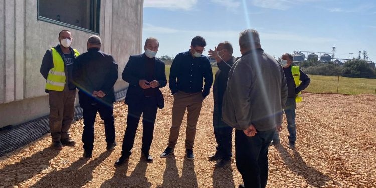 Επίσκεψη Δημάρχου Ανδραβίδας – Κυλλήνης στο υπό κατασκευή Γενικό Λύκειο Λεχαινών