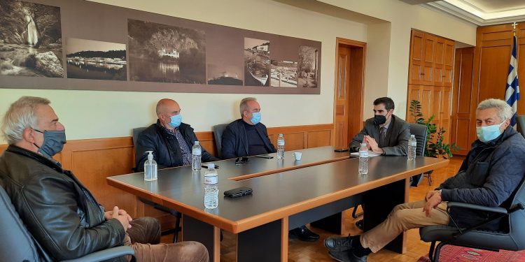 Συνάντηση Αντιπεριφερειάρχη Π.Ε Ηλείας Β.Γιαννόπουλου με εκπροσώπους του Επιμελητηρίου Ηλείας
