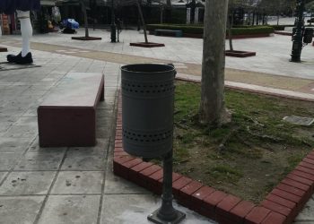 ΔΗΜΟΣ ΠΥΡΓΟΥ: Τοποθετήθηκαν καινούργια καλαθάκια απορριμμάτων στην πλατεία