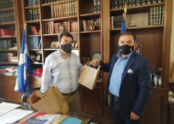 Εορταστική επίσκεψη στον Δήμαρχο Πύργου από τον πρόεδρο του Συλλόγου Εργαζομένων