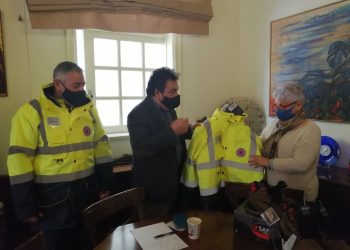 ΔΗΜΟΣ ΠΥΡΓΟΥ: Παρέλαβε 15 στολές της Πολιτικής Προστασίας δωρεά του εφοπλιστή Αθανάσιου Μαρτίνου