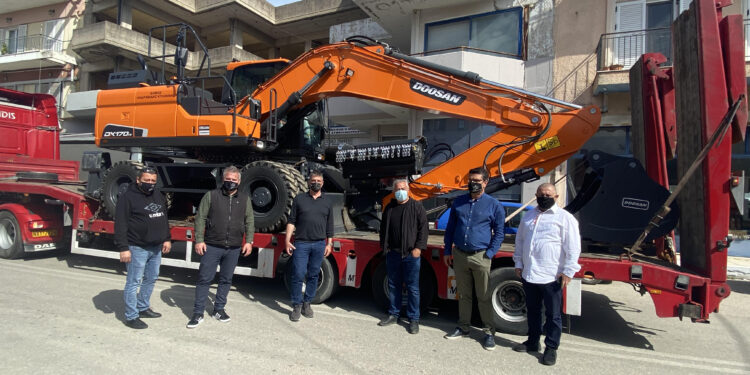 Ένα νέο υπερσύχρονο πολυμηχάνημα έργου (εκσκαφέας και συνοδευτικό εξοπλισμό) παρέλαβε ο Δήμος Ανδραβίδας-Κυλλήνης