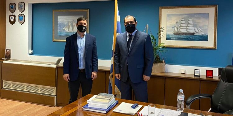 Στον Υφυπουργό Εμπορικής Ναυτιλίας κ. Κατσαφάδο Κ. ο Πρόεδρος του Δ.Λ.Τ. Κυλλήνης κ. Βαρβαρέσος Γ.