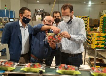 Επίσκεψη Περιφερειάρχη Δυτικής Ελλάδας, Ν. Φαρμάκη, σε μονάδες παραγωγής και τυποποίησης αγροτικών προϊόντων (φωτος)