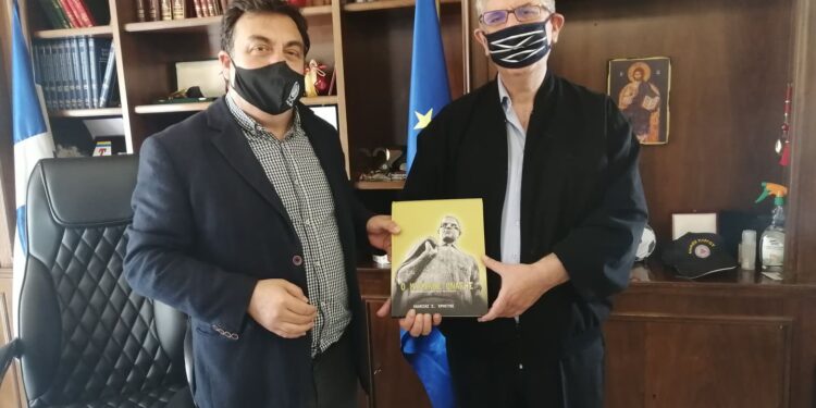 ΔΗΜΟΣ ΠΥΡΓΟΥ: Συνάντηση δημάρχου Πύργου με τον συγγραφέα του βιβλίου “Ο μυθικός Ωνάσης”