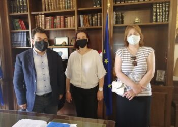 ΔΗΜΟΣ ΠΥΡΓΟΥ: Δωρεά self test στο Σύλλογο σχολικών τροχονόμων