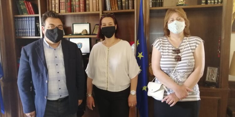ΔΗΜΟΣ ΠΥΡΓΟΥ: Δωρεά self test στο Σύλλογο σχολικών τροχονόμων