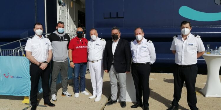 ΔΗΜΟΣ ΠΥΡΓΟΥ: «Έπιασε» Κατάκολο ο πλωτός κολοσσός Mein Schiff 5