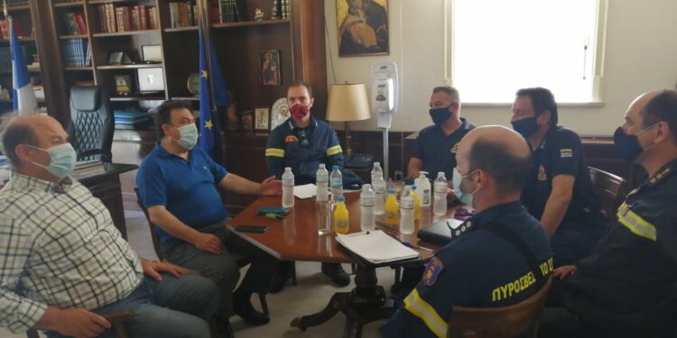 ΔΗΜΟΣ ΠΥΡΓΟΥ: Συνάντηση του Δημάρχου Πύργου με την Πυροσβεστική Υπηρεσία