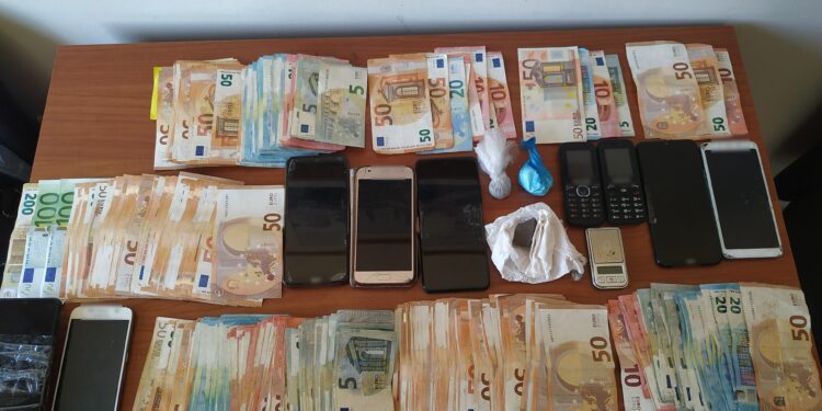 Εξαρθρώθηκαν δύο εγκληματικές ομάδες που διακινούσαν ναρκωτικά στην Ηλεία