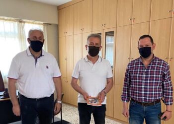 ΔΗΜΟΣ ΠΥΡΓΟΥ: Ξεκίνησε η διανομή του ιστορικού τετραδίου-λευκώματος «200 χρόνια από την Ελληνική Επανάσταση» (φωτος)
