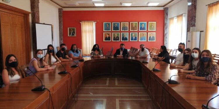 ΔΗΜΟΣ ΠΥΡΓΟΥ: Συνάντηση δημάρχου Πύργου με την διευθύντρια και τους σπουδαστές του ΕΠΑΣ ΟΑΕΔ