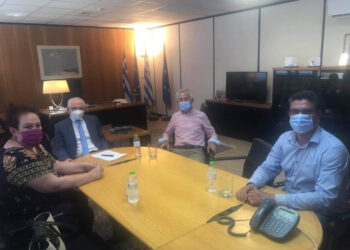 Ο Δήμαρχος Ανδραβίδας Κυλληνης κ. Λεντζας Γ στον Πρόεδρο του ΕΛΓΑ κ. Λυκουρέντζο Α.