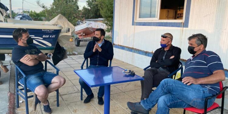 ΑΝΔΡΕΑΣ ΝΙΚΟΛΑΚΟΠΟΥΛΟΣ: Συζήτηση με ερασιτέχνες αλιείς για το κανονιστικό πλαίσιο