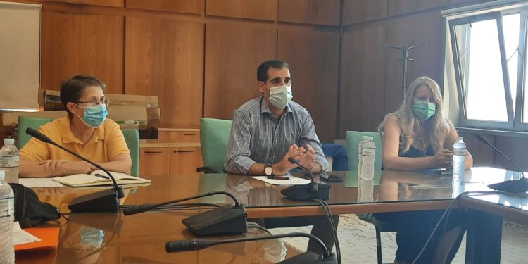 Σύσκεψη υπό τον Αντιπεριφερειάρχη Π.Ε Ηλείας Β. Γιαννόπουλο, για τη διανομή προϊόντων του ΤΕΒΑ στους δικαιούχους της Π.Ε Ηλείας