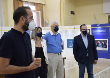 Ο Ν. Φαρμάκης στην φωτογραφική έκθεση του Europe Direct για τη 40χρονη ιστορία της Ελλάδας στην Ε.Ε.