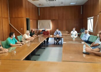 Συνάντηση Αντιπεριφερειάρχη Π.Ε Ηλείας Βασίλη Γιαννόπουλου με επαγγελματίες μεταφορείς μαθητών