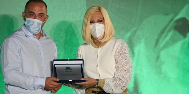 ΔΗΜΟΣ ΠΥΡΓΟΥ: Βραβεύτηκε ο Υπεύθυνος του Γραφείου Εθελοντισμού του Δήμου Πύργου Γιάννης Πλεμμένος
