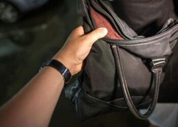 Συνελήφθησαν δύο άτομα στην Αμαλιάδα για ληστεία σε βάρος γυναίκας