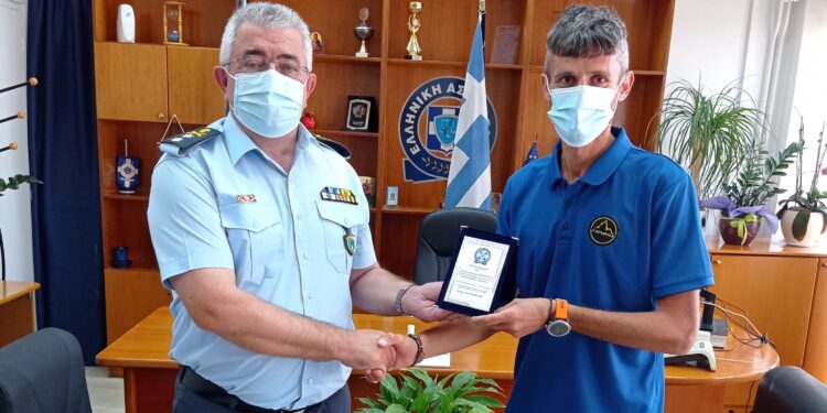 Βράβευση του Υπαρχιφύλακα Φώτιου Ζησιμόπουλου νικητή του 39ου υπερμαραθωνίου «Σπάρταθλον»