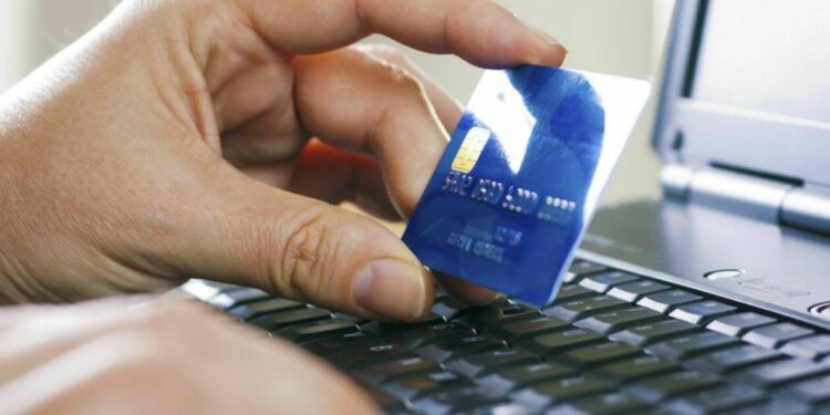 ΔΗΜΟΣ ΑΝΔΡΑΒΙΔΑΣ – ΚΥΛΛΗΝΗΣ: Του απέσπασε 6.000 ευρώ από την τραπεζική του κάρτα