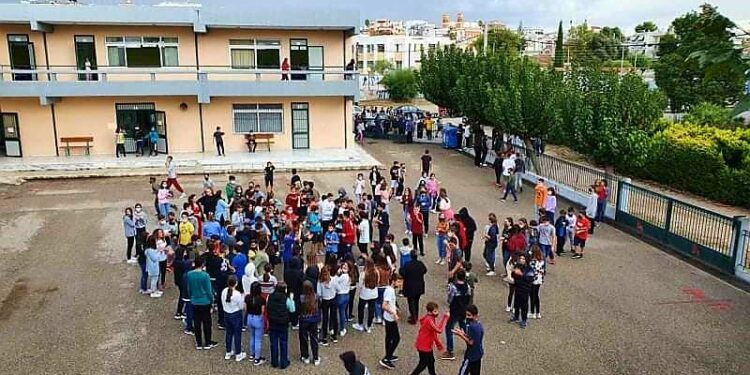 Μαθήτρια 3ου Γυμνασίου Πύργου: “Δεν είμαστε αριθμοί”