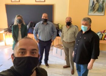 ΔΗΜΟΣ ΠΥΡΓΟΥ: Παραδόθηκαν οι σχολικές τσάντες στο δημοτικό σχολείο της πυρόπληκτης Βαρβάσαινας