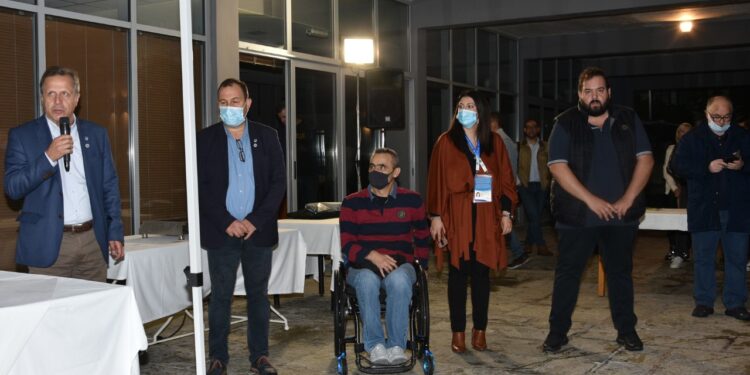 ΔΗΜΟΣ ΠΥΡΓΟΥ: Παραδόθηκαν οι σχολικές τσάντες στο δημοτικό σχολείο της πυρόπληκτης Βαρβάσαινας