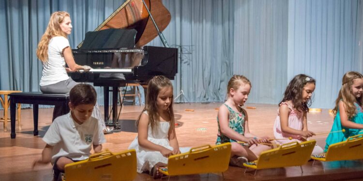 ΕΛΛΗΝΙΚΟ ΩΔΕΙΟ ΠΥΡΓΟΥ – ΠΑΡΑΡΤΗΜΑ ΠΥΡΓΟΥ: Η Μουσική ακολουθεί αρμονικά τα στάδια ανάπτυξης του παιδιού στο Ωδείο Πύργου