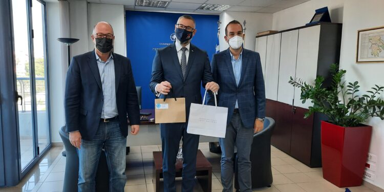 Επίσκεψη του Πρέσβη της Αυστραλίας Α. Σπύρου στον Περιφερειάρχη Δυτικής Ελλάδας, Νεκτάριο Φαρμάκη