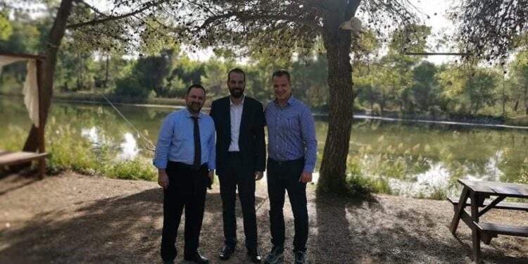 Συναντήσεις Φαρμάκη σε περιοχές της Νότιας Ηλείας συνοδευόμενος από το Νίκο Κοροβέση