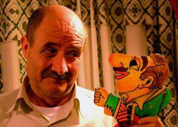 “Οδοιπορώντας με τις σκιές του Καραγκιόζη”