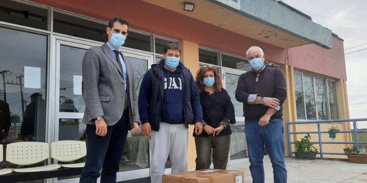 Προσφορά παπουτσιών στο ΚΕΠΕΠ Λεχαινών από την ΠΔΕ