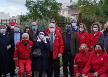 Ο Ελληνικός Ερυθρός Σταυρός παρέδωσε 2.000 δενδρύλλια ελιάς στους πυρόπληκτους της Ηλείας