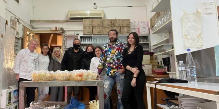 ΔΗΜΟΣ ΠΥΡΓΟΥ: Γεύματα αγάπης από το Γραφείο Εθελοντισμού