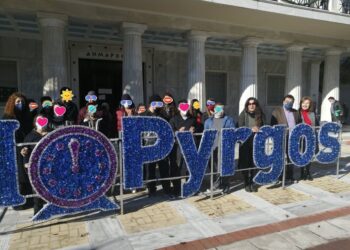 ΔΗΜΟΣ ΠΥΡΓΟΥ: Τα πρώτα κάλαντα στον δήμαρχο Πύργου από τα παιδιά του ΕΕΕΕΚ