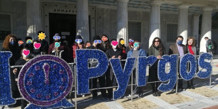 ΔΗΜΟΣ ΠΥΡΓΟΥ: Τα πρώτα κάλαντα στον δήμαρχο Πύργου από τα παιδιά του ΕΕΕΕΚ