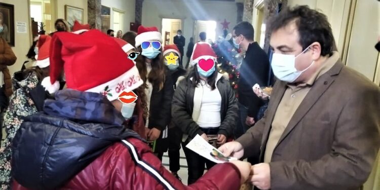 ΔΗΜΟΣ ΠΥΡΓΟΥ: Γεύματα αγάπης από το Γραφείο Εθελοντισμού
