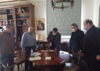 ΔΗΜΟΣ ΠΥΡΓΟΥ: Ο δήμαρχος έκοψε την πρωτοχρονιάτικη πίτα στο Λάτσειο Δημοτικό Μέγαρο