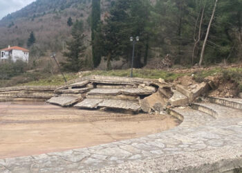 Ο Θεατράνθρωπος Δημήτρης Ροντήρης και η εγκατάλειψη του “θεάτρου Ροντήρη” στον Πλάτανο Ναυπακτίας