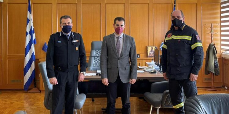 Στον Αντιπεριφερειάρχη Π.Ε Ηλείας Β. Γιαννόπουλο ο νέος Περιφερειακός Διοικητής Πυροσβεστικής Υπηρεσίας Δ.Ε Χρ. Μπόκας